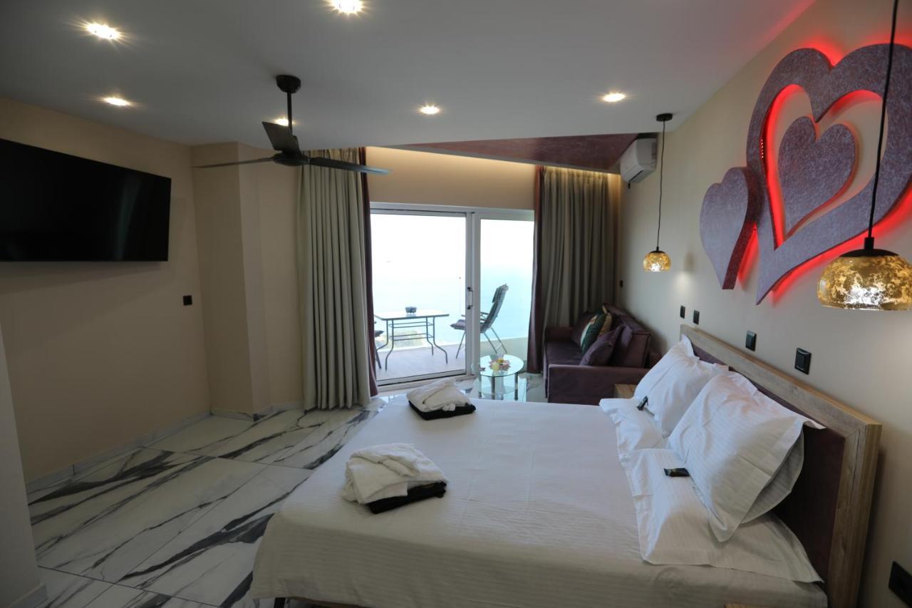 Golden Fox Studios And Suites Lákones Esterno foto