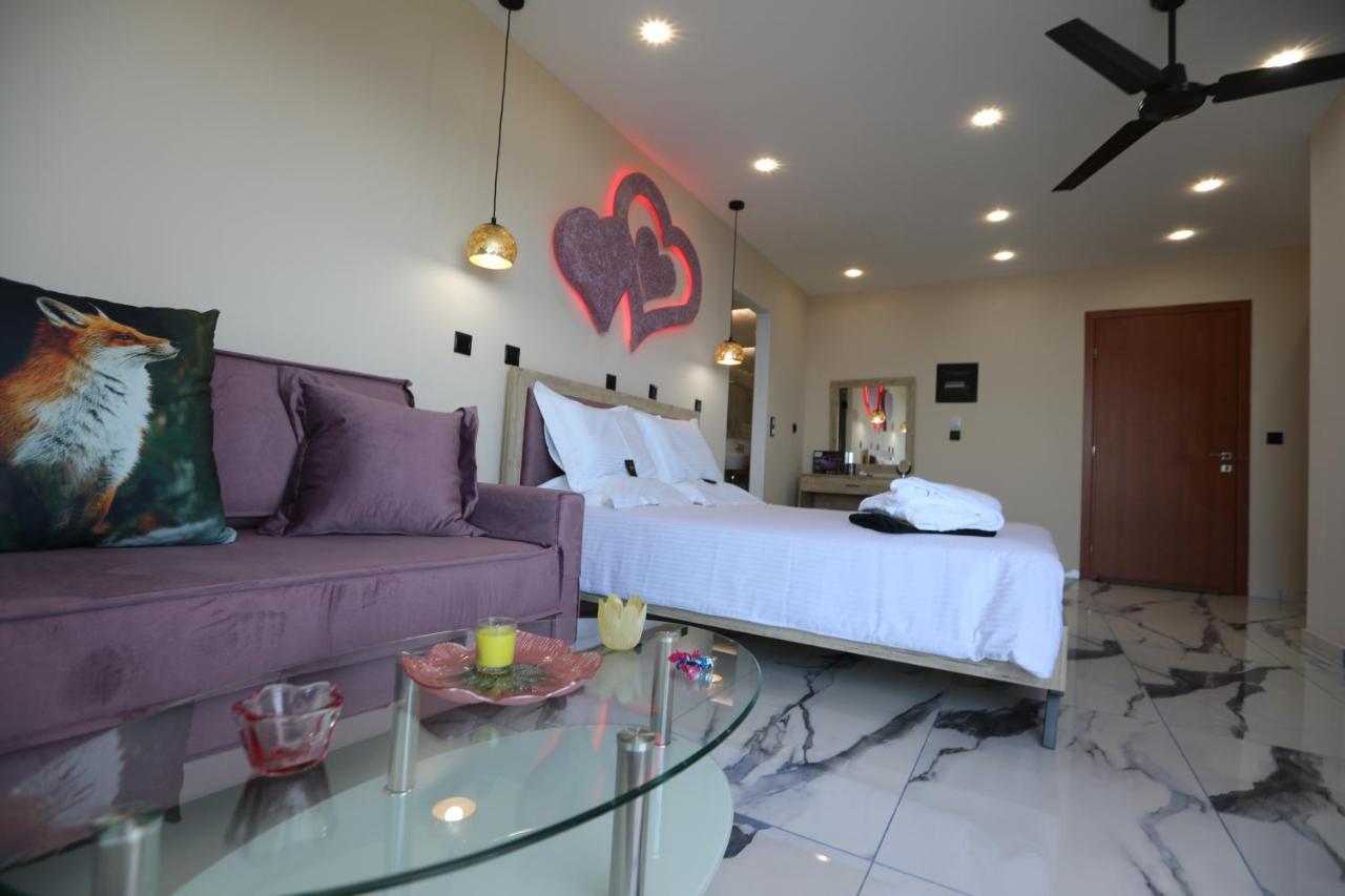Golden Fox Studios And Suites Lákones Esterno foto