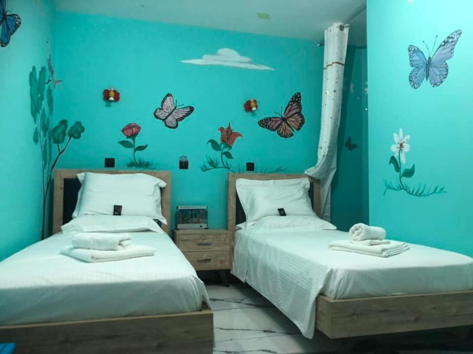 Golden Fox Studios And Suites Lákones Esterno foto