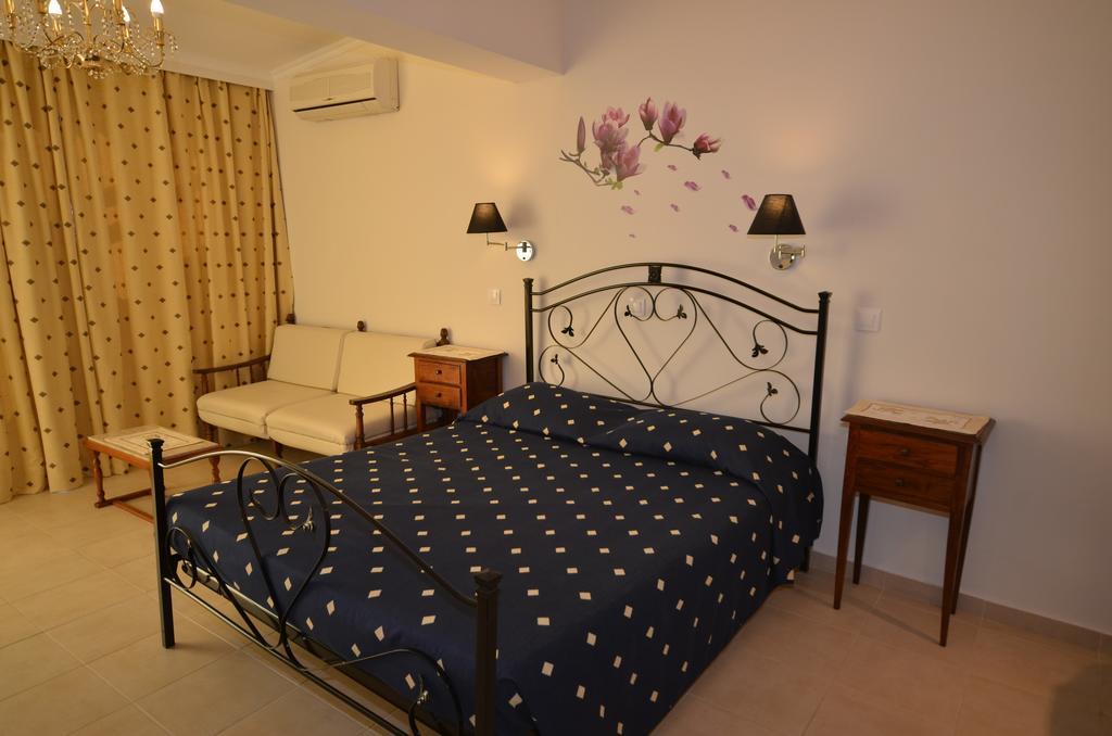 Golden Fox Studios And Suites Lákones Esterno foto