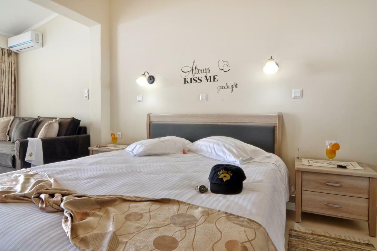 Golden Fox Studios And Suites Lákones Esterno foto