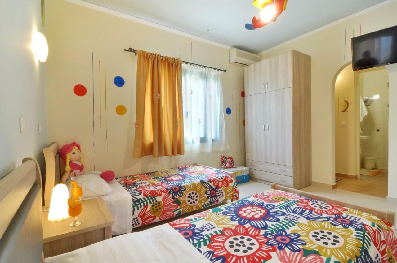 Golden Fox Studios And Suites Lákones Esterno foto
