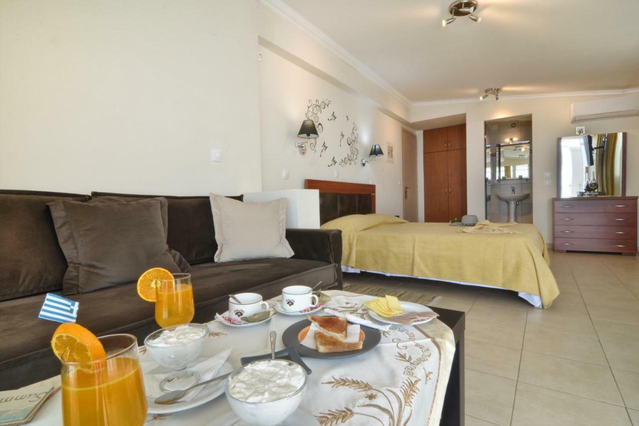 Golden Fox Studios And Suites Lákones Esterno foto