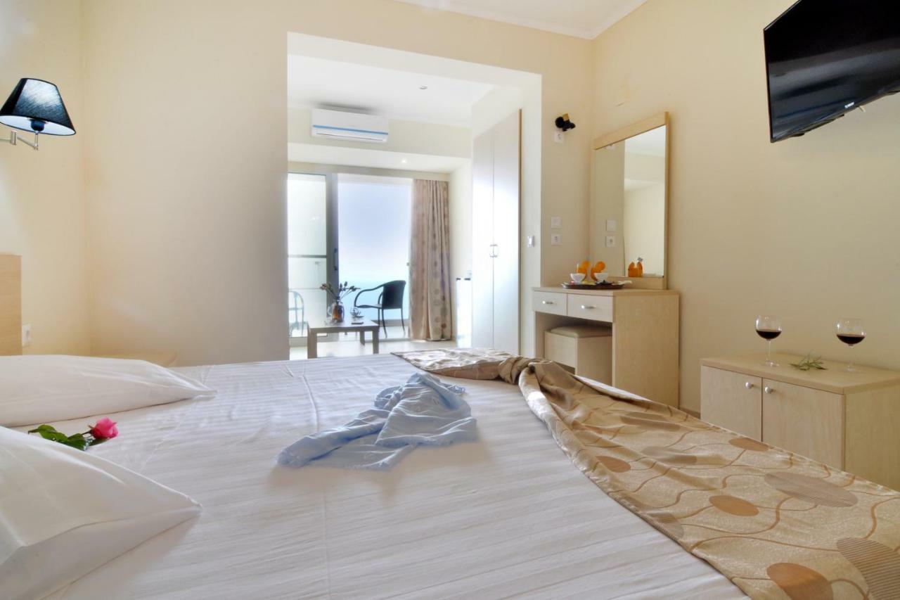 Golden Fox Studios And Suites Lákones Esterno foto