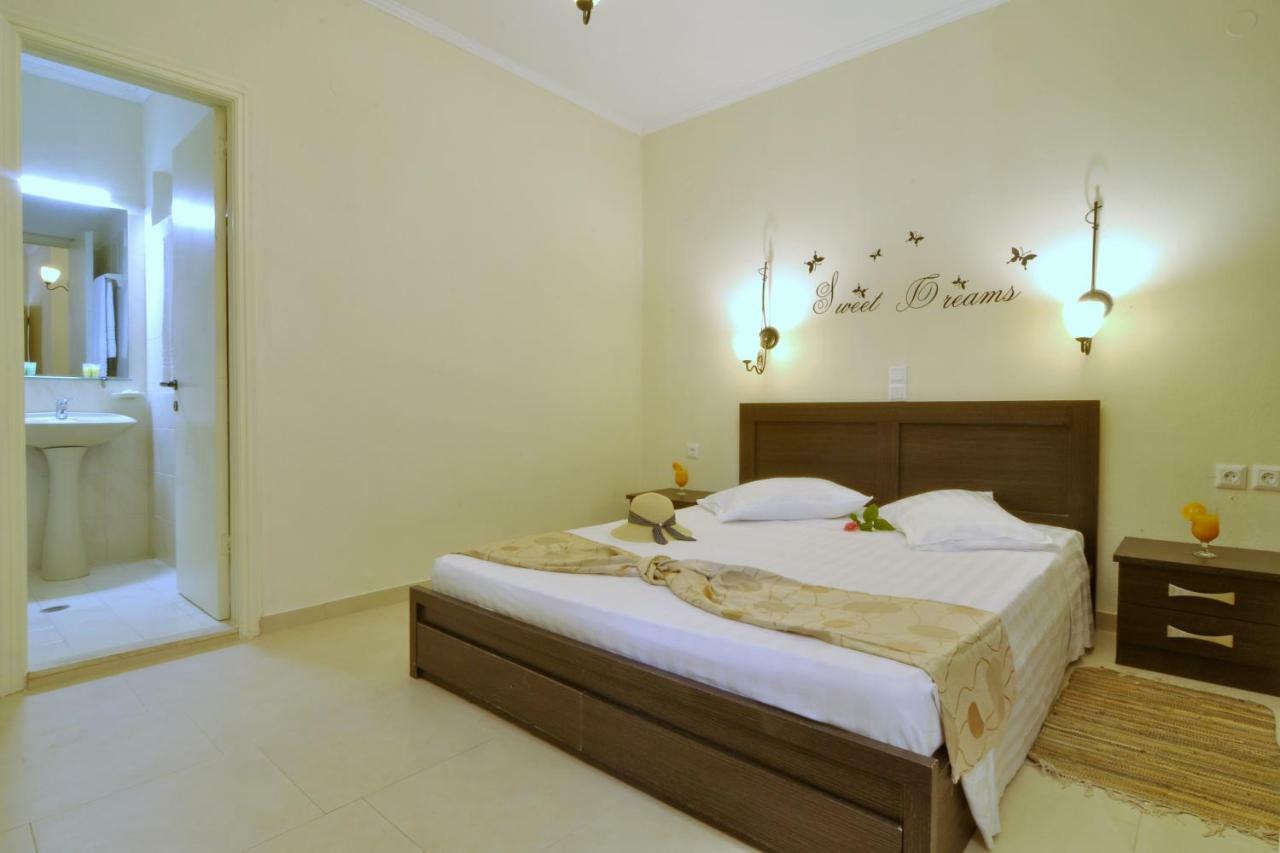 Golden Fox Studios And Suites Lákones Esterno foto